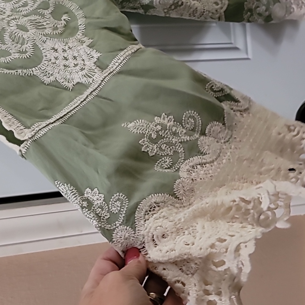 Democracy Sage Green Lace Blouse - Picture 5 of 9